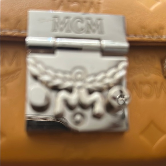 MCM Mustard colored Crossbody Bag with Iconic Monogram excellent condition - Picture 4 of 11